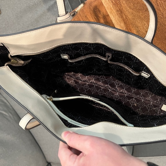 Henri Bendel XL Tote - Picture 8 of 9